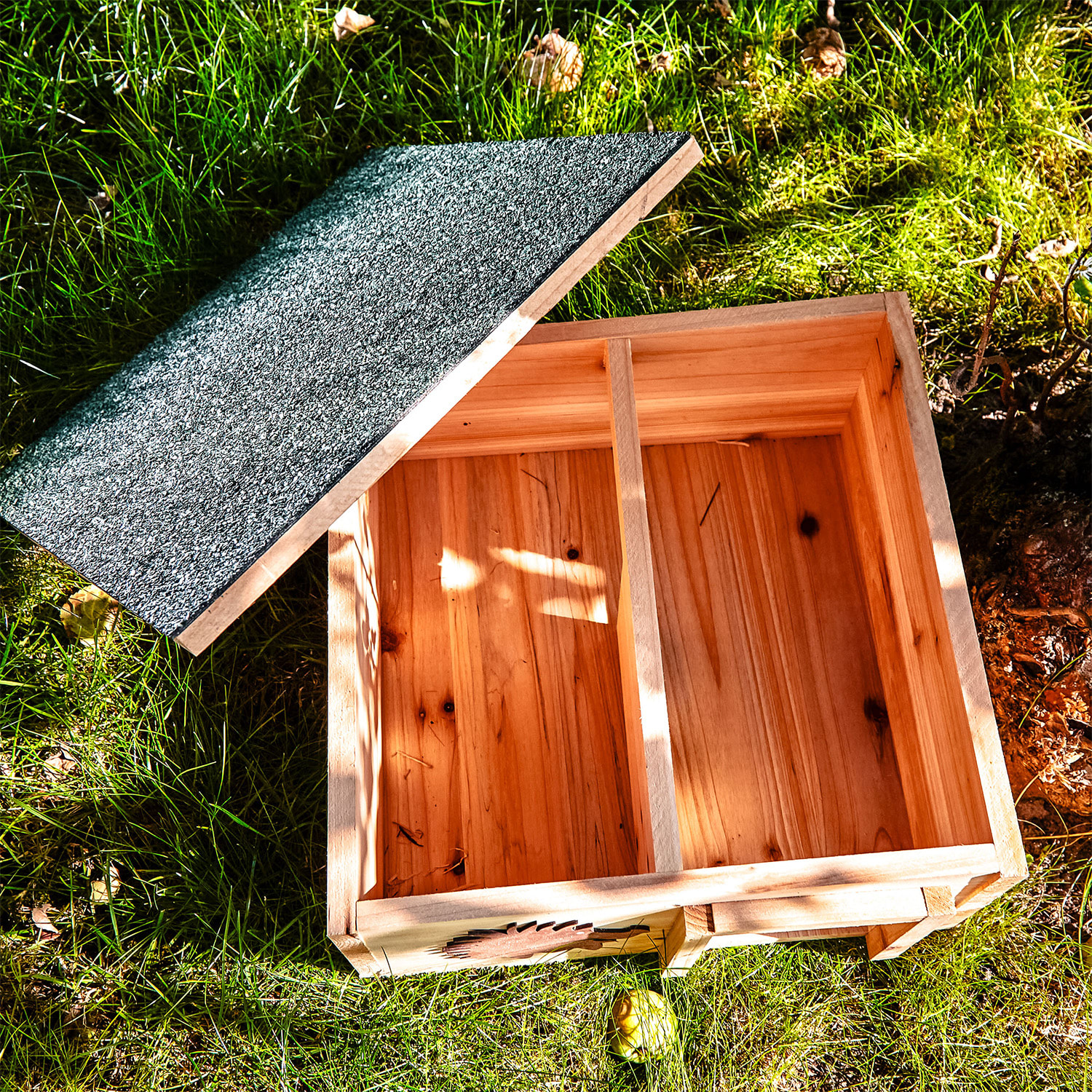 Blumfeldt Domček pre ježka, kŕmidlo, prezimovanie, 2 komory, jedľové drevo, neošetrený – Obrázok 5